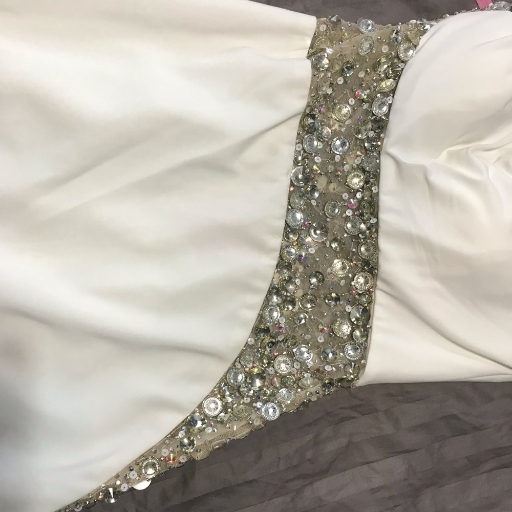 Little white dress exquisite beading - Picture 5 of 7